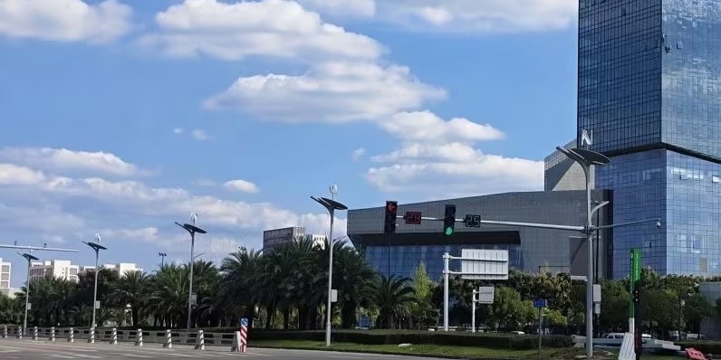 新能源“風(fēng)光無限”！華體風(fēng)光儲(chǔ)充一體化解決方案“碳”尋未來“源動(dòng)力”